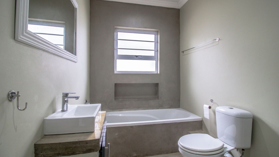 6 Bedroom Property for Sale in Kidds Beach Eastern Cape